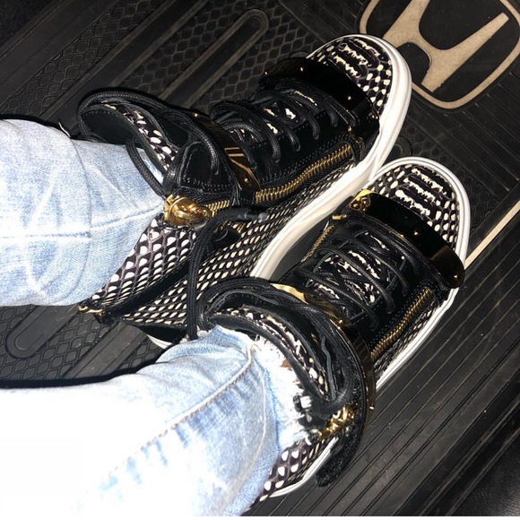 Giuseppe zanotti sneaked black with and gold size 6 - Picture 2 of 2